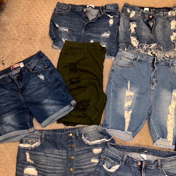 FashionNova, SHEIN & Target shorts & Bermuda Shorts - Picture 3 of 6